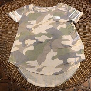 Hollister camo tee